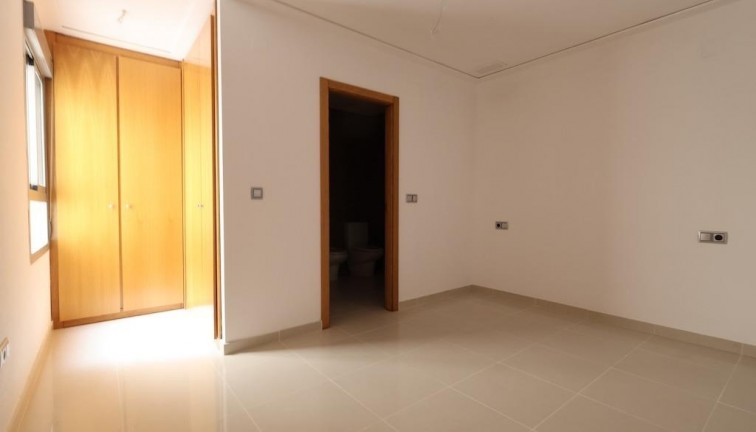 Asunto - Jälleenmyynti - Torrevieja - LA MATA