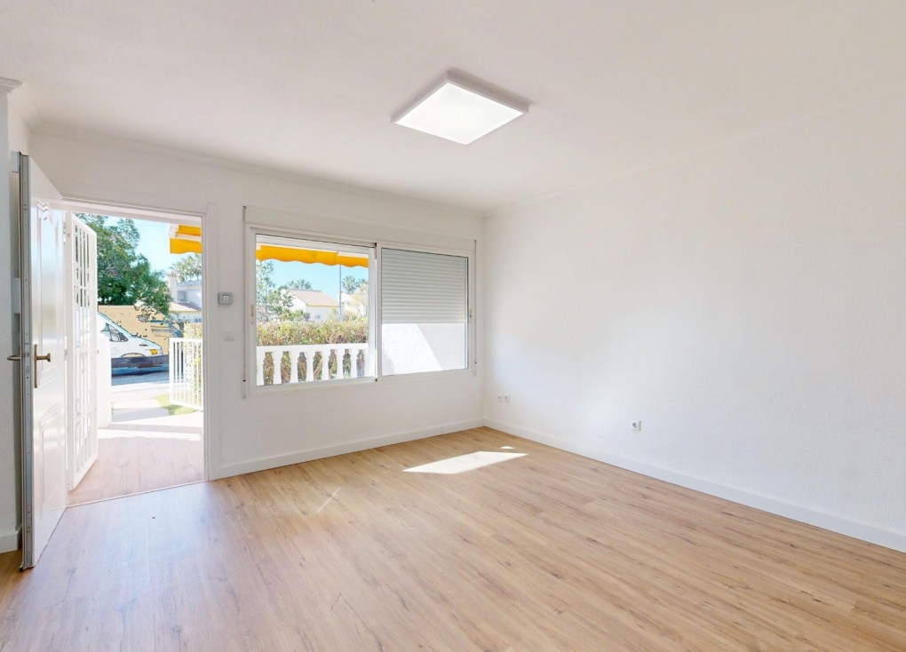 Återförsäljning - Bungalow - Orihuela Costa - Villamartín
