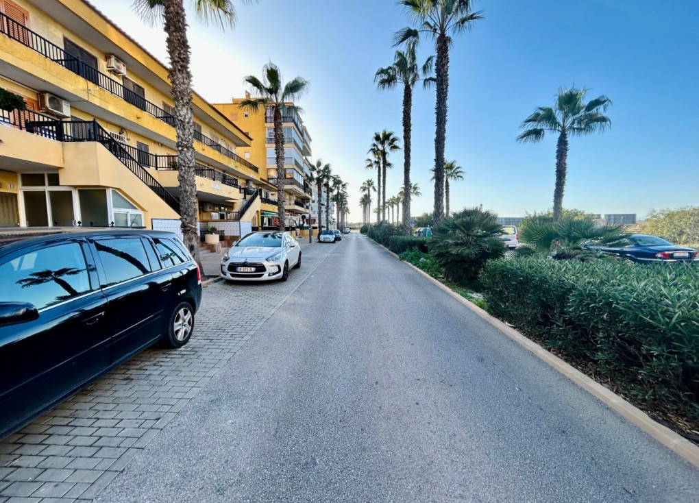 Återförsäljning - Duplex apartment (två våningar) - Torrevieja - LA MATA