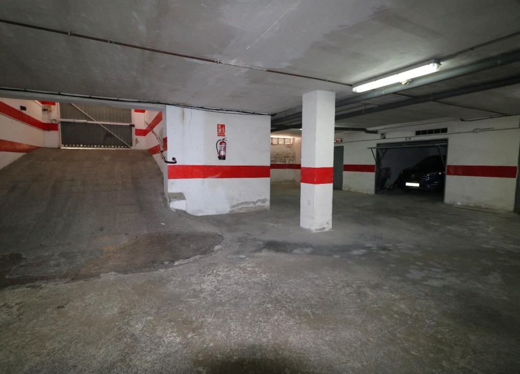 Återförsäljning - Garage - Torrevieja - Acequion