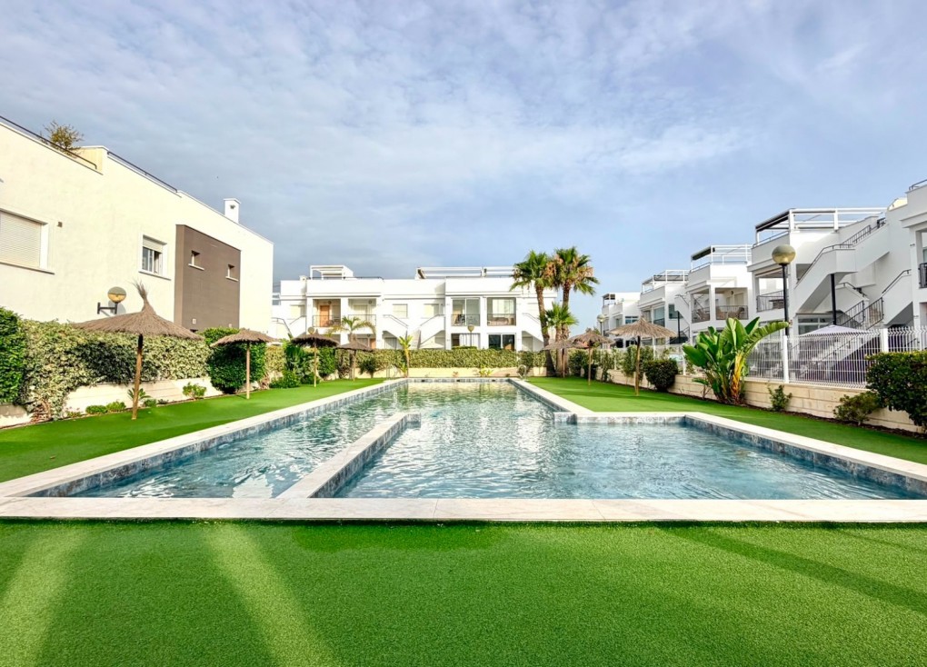 Återförsäljning - Lägenhet - Torrevieja - Aguas Nuevas