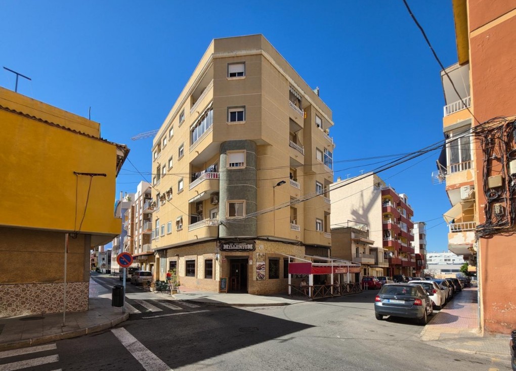 Återförsäljning - Lägenhet - Torrevieja - Calle Patricio Perez, 03183