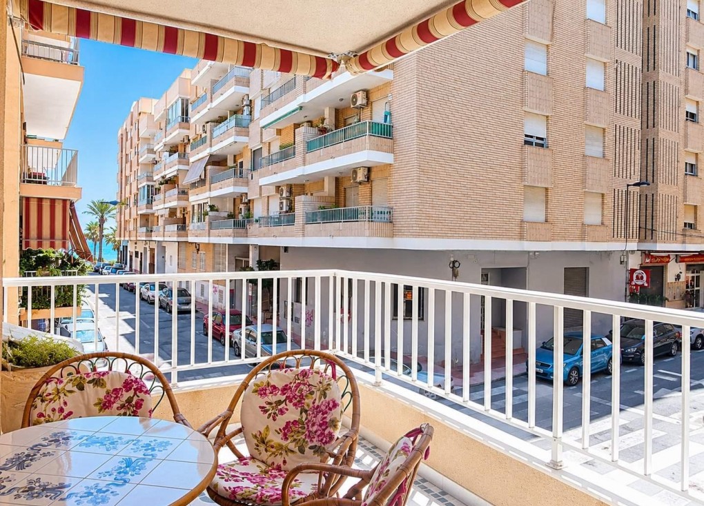 Återförsäljning - Lägenhet - Torrevieja - Playa del Cura