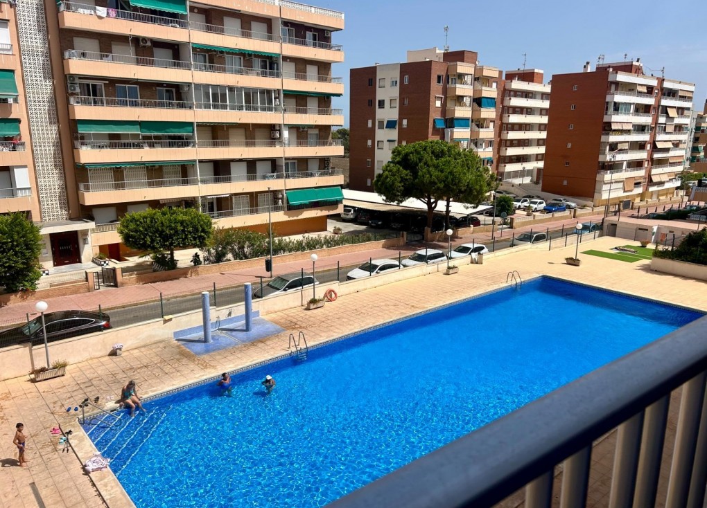 Återförsäljning - Lägenhet - Torrevieja - Punta Prima