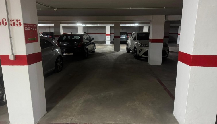 Autotalli - Jälleenmyynti - Torrevieja - Acequion