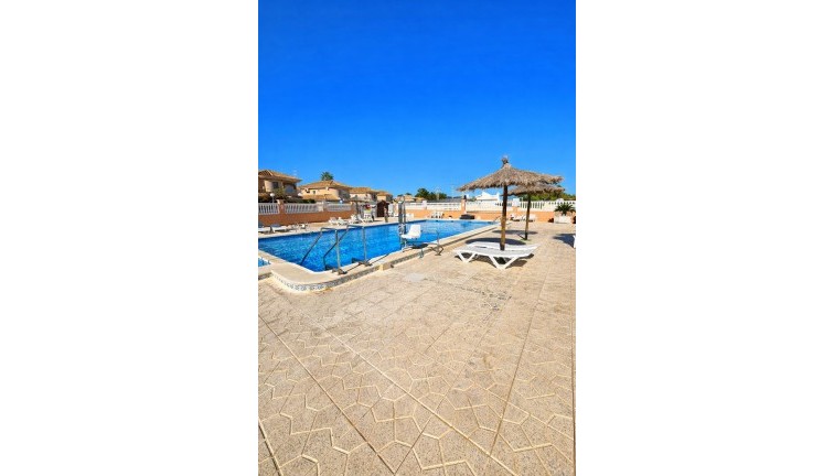 Bungalow - Återförsäljning - Torrevieja - Punta Prima