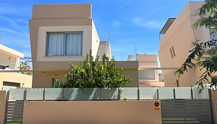 Chalet - Resale - Pilar de la Horadada - Pueblo Latino