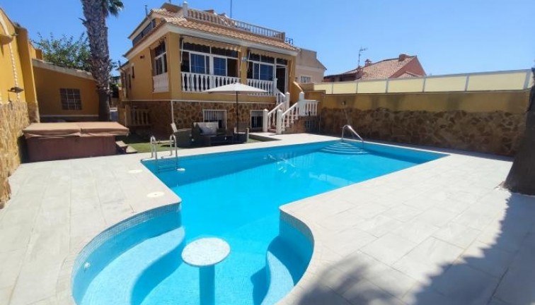 Chalet - Resale - Torrevieja - Aguas Nuevas
