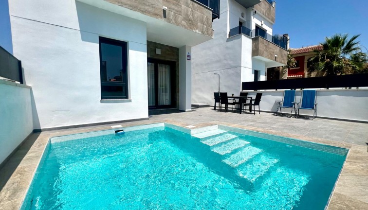 Chalet - Resale - Torrevieja - La Siesta