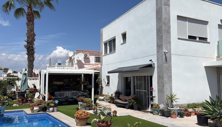 Chalet - Resale - Torrevieja - La Siesta