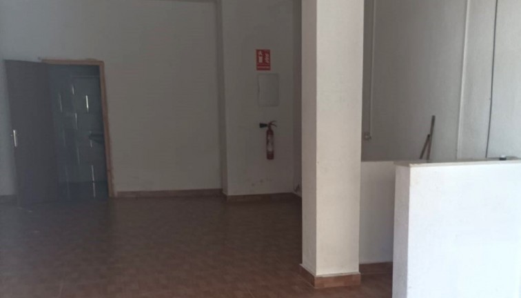- COMMERCIAL PREMISES - Återförsäljning - Torrevieja - Torrevieja