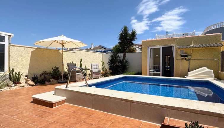Erillistalo - Jälleenmyynti - Torrevieja - La Siesta