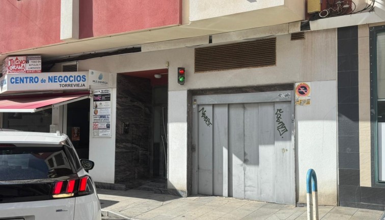 Garage - Återförsäljning - Torrevieja - Torrevieja