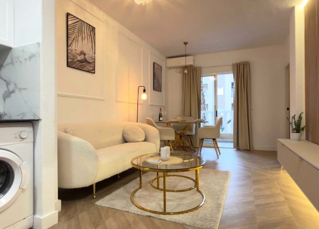 Jälleenmyynti - Asunto - Torrevieja