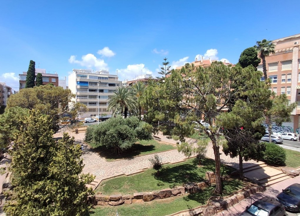 Jälleenmyynti - Asunto - Torrevieja