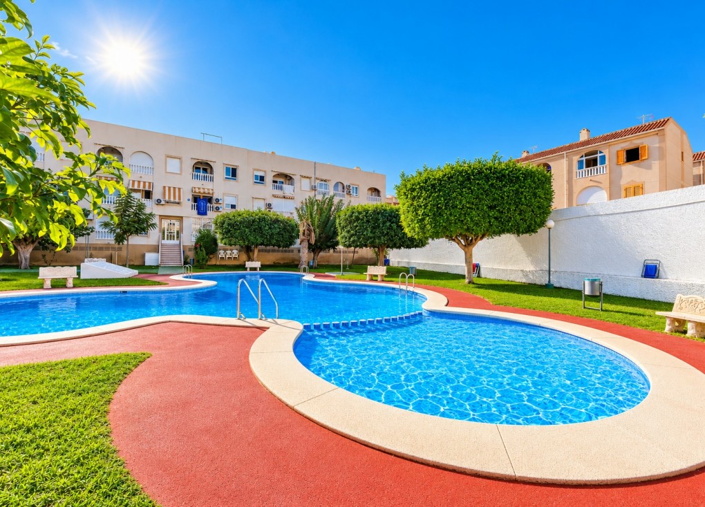 Jälleenmyynti - Asunto - Ylimmän kerroksen asunto - Torrevieja - Acequion