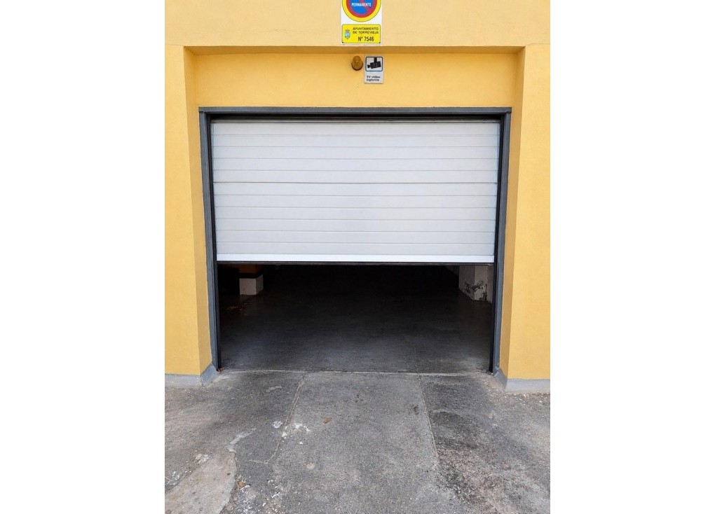 Jälleenmyynti - Autotalli - Torrevieja - LA MATA