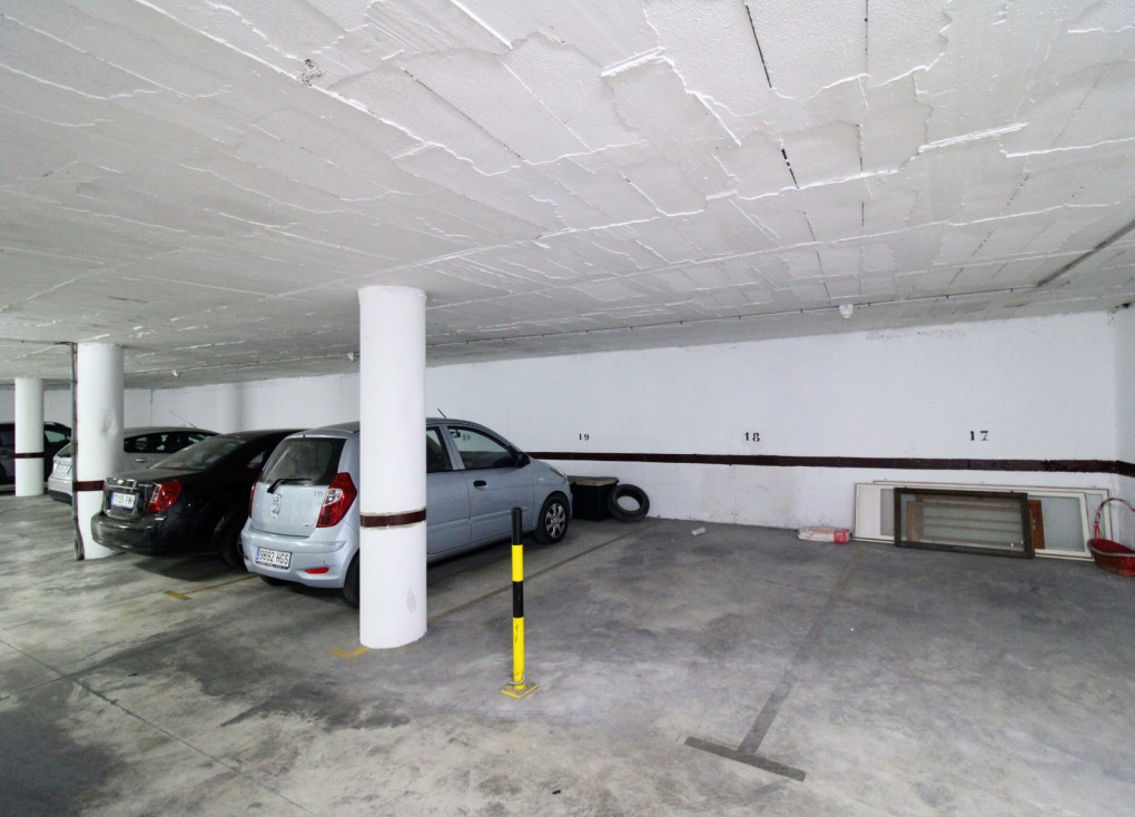 Jälleenmyynti - Autotalli - Torrevieja