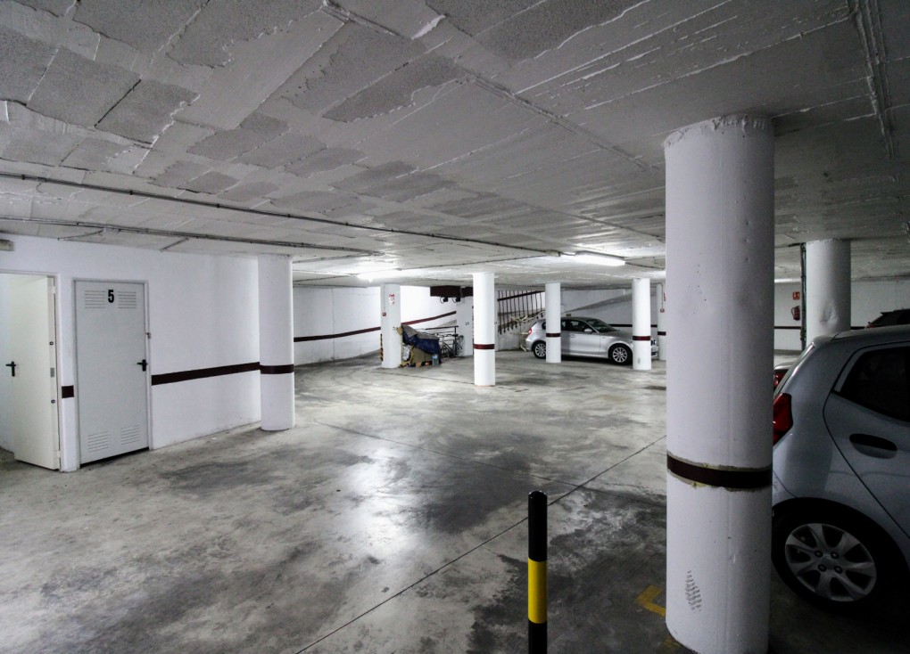 Jälleenmyynti - Autotalli - Torrevieja