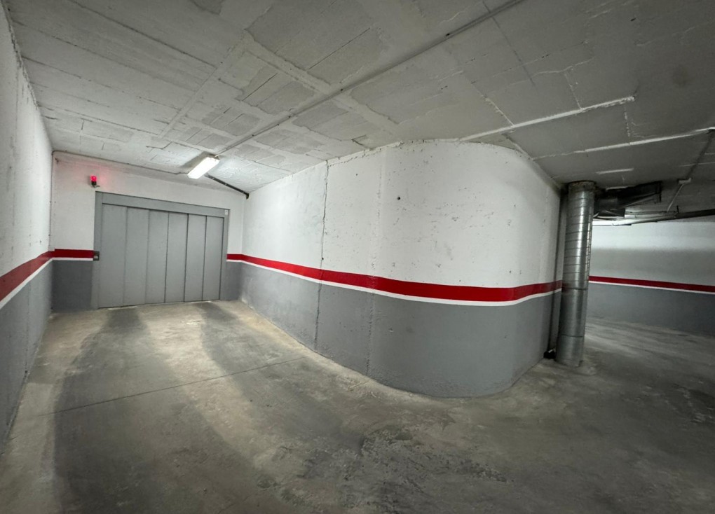 Jälleenmyynti - Autotalli - Torrevieja