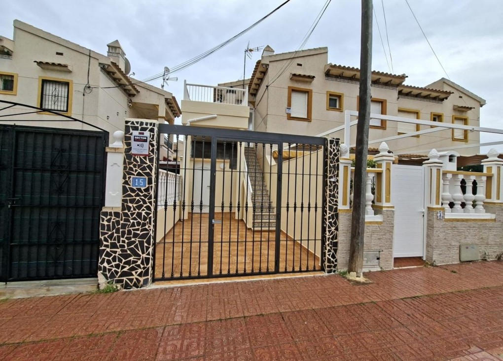 Jälleenmyynti - Bungalow - Orihuela - Avenida de California, 03189