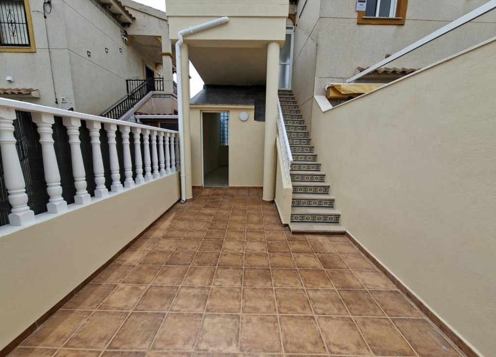 Jälleenmyynti - Bungalow - Orihuela - Avenida de California, 03189