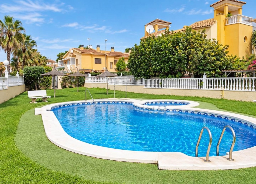 Jälleenmyynti - Bungalow - Orihuela Costa - Lomas de Cabo Roig
