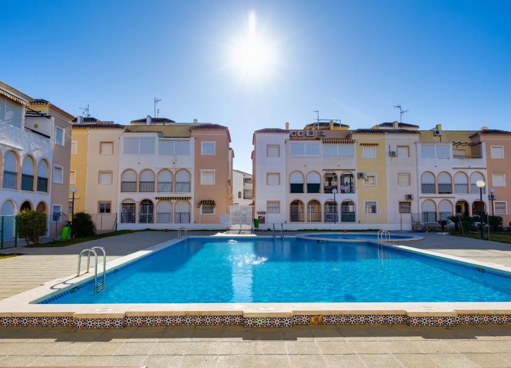 Jälleenmyynti - Bungalow - Torrevieja - Acequion