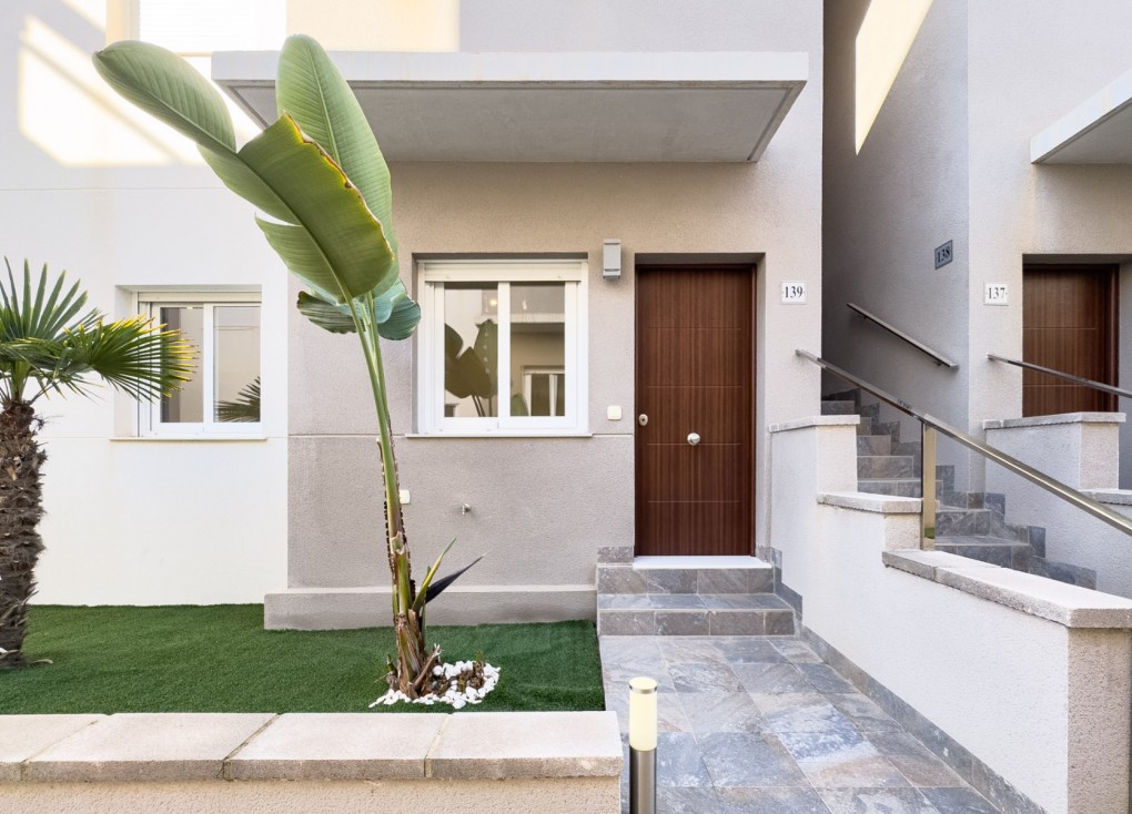 Jälleenmyynti - Bungalow - Torrevieja - Aguas Nuevas