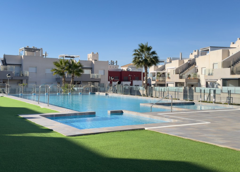 Jälleenmyynti - Bungalow - Torrevieja - Aguas Nuevas