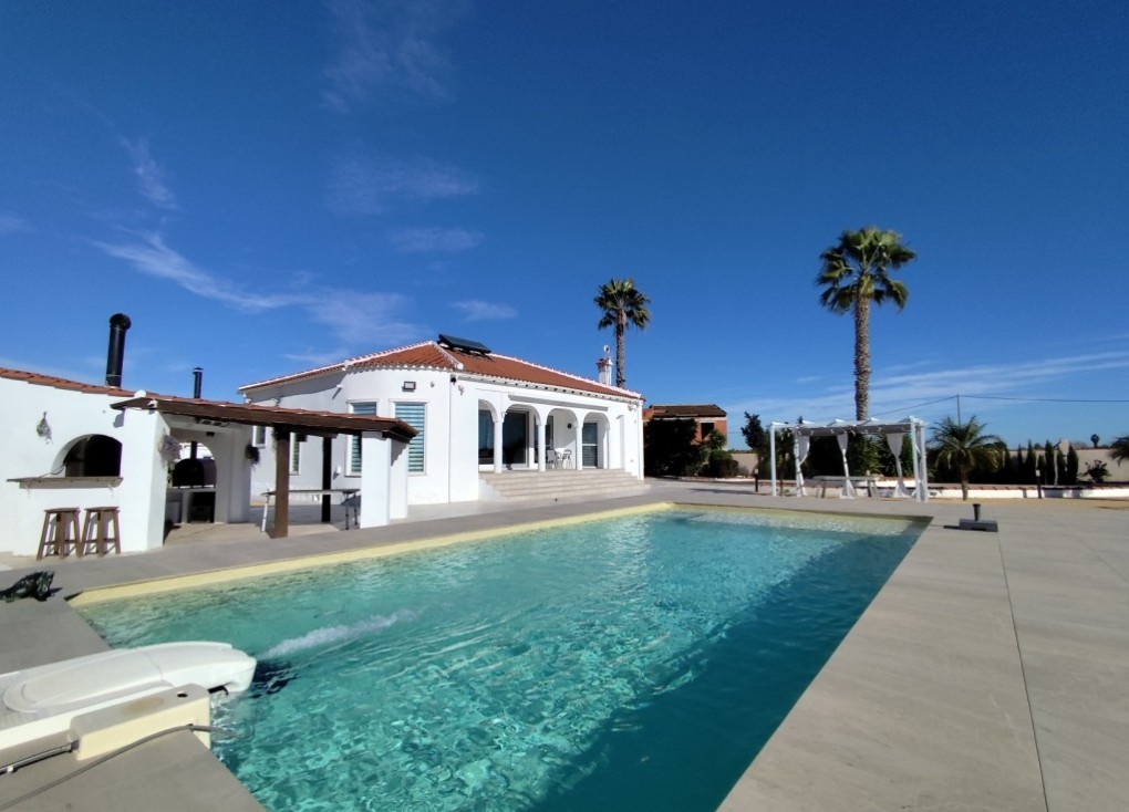 Jälleenmyynti - Erillistalo - El Mudamiento