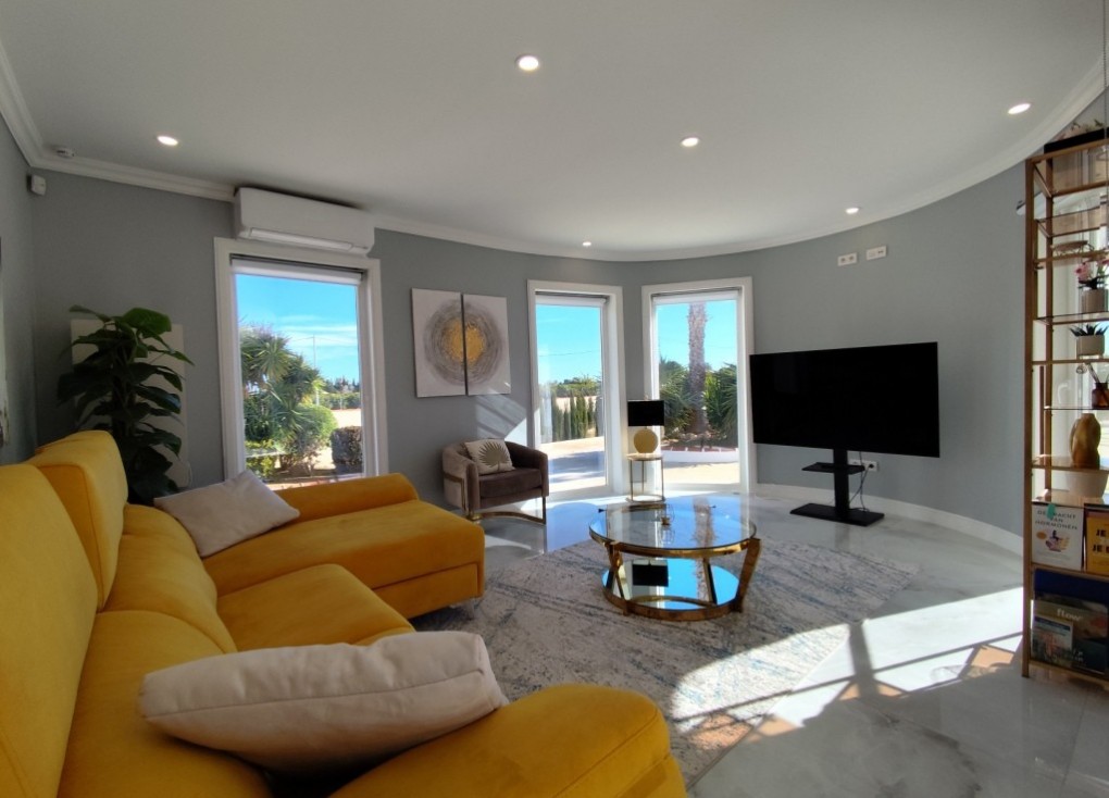 Jälleenmyynti - Erillistalo - El Mudamiento