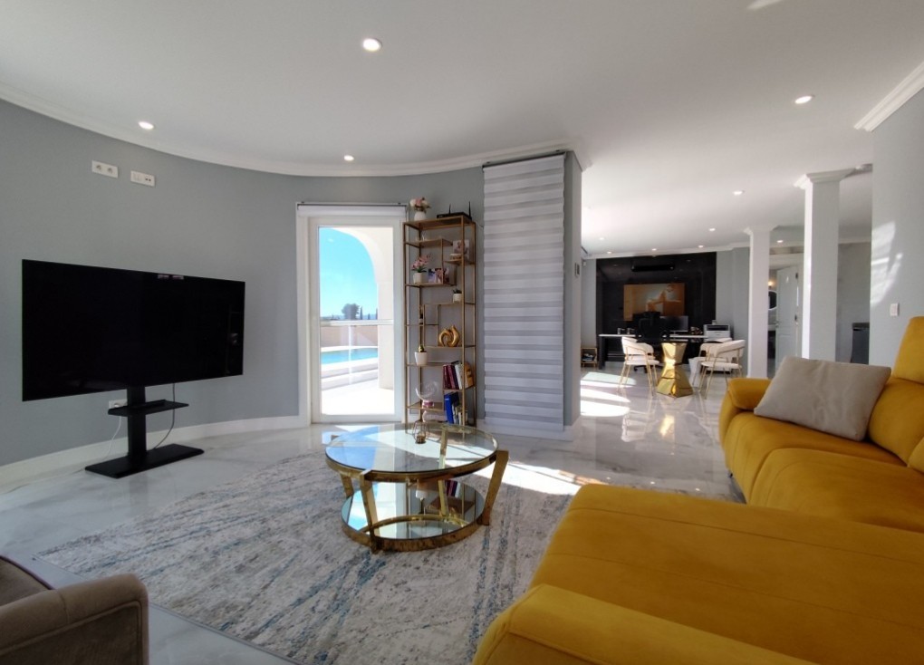 Jälleenmyynti - Erillistalo - El Mudamiento