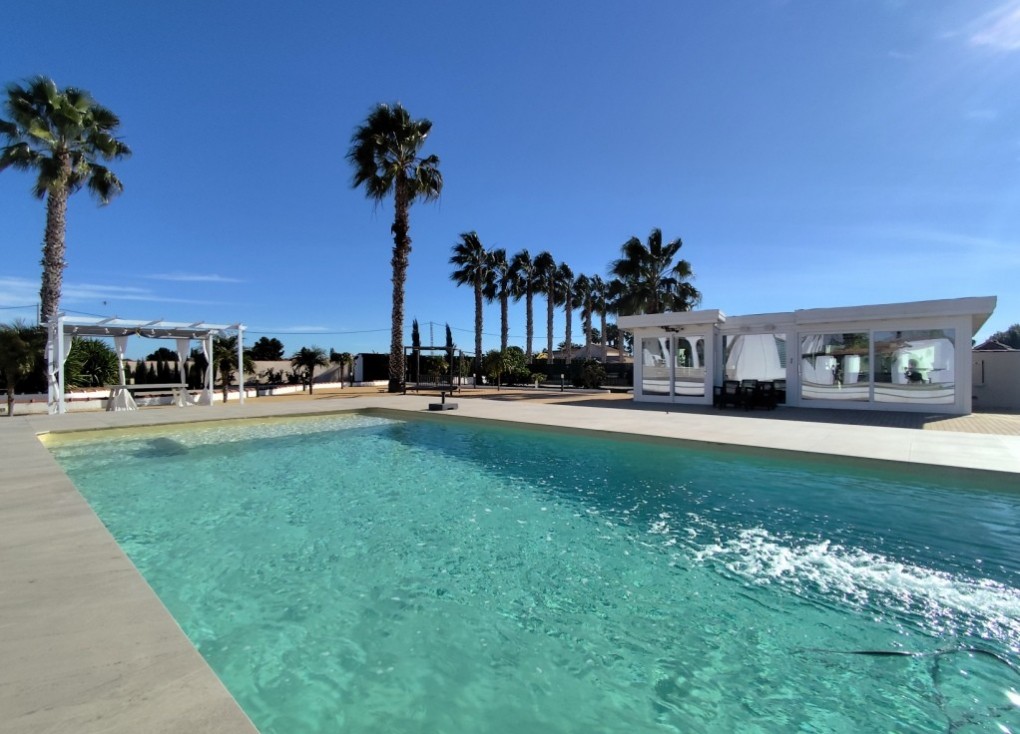 Jälleenmyynti - Erillistalo - El Mudamiento