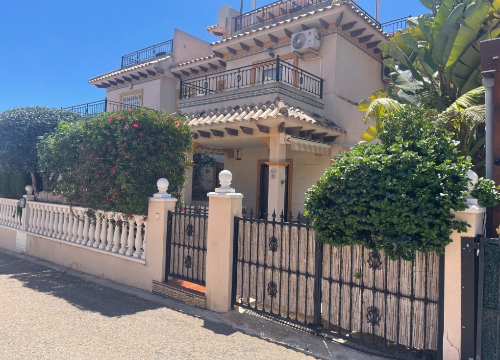 Jälleenmyynti - Erillistalo - Orihuela Costa - Cabo Roig