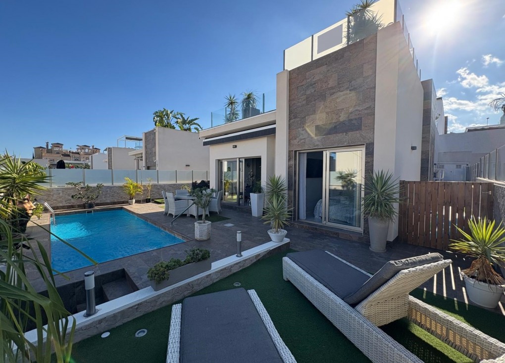 Jälleenmyynti - Erillistalo - Orihuela Costa - Villamartín