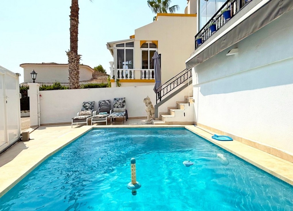 Jälleenmyynti - Erillistalo - Orihuela Costa - Villamartín