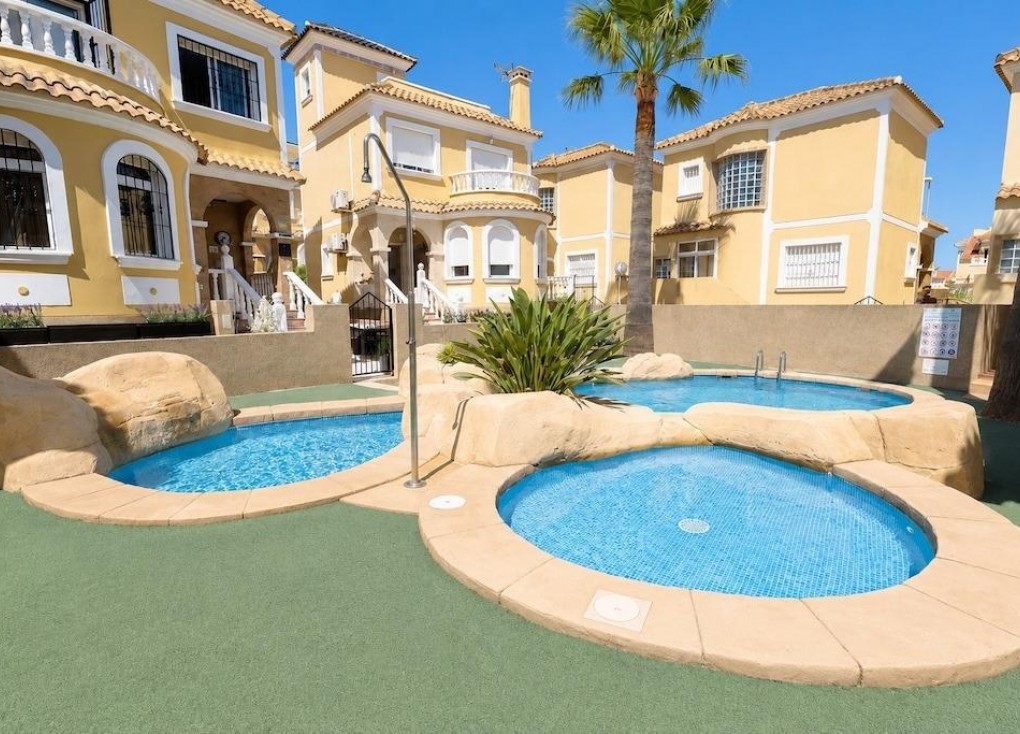 Jälleenmyynti - Erillistalo - Orihuela Costa - Villamartín