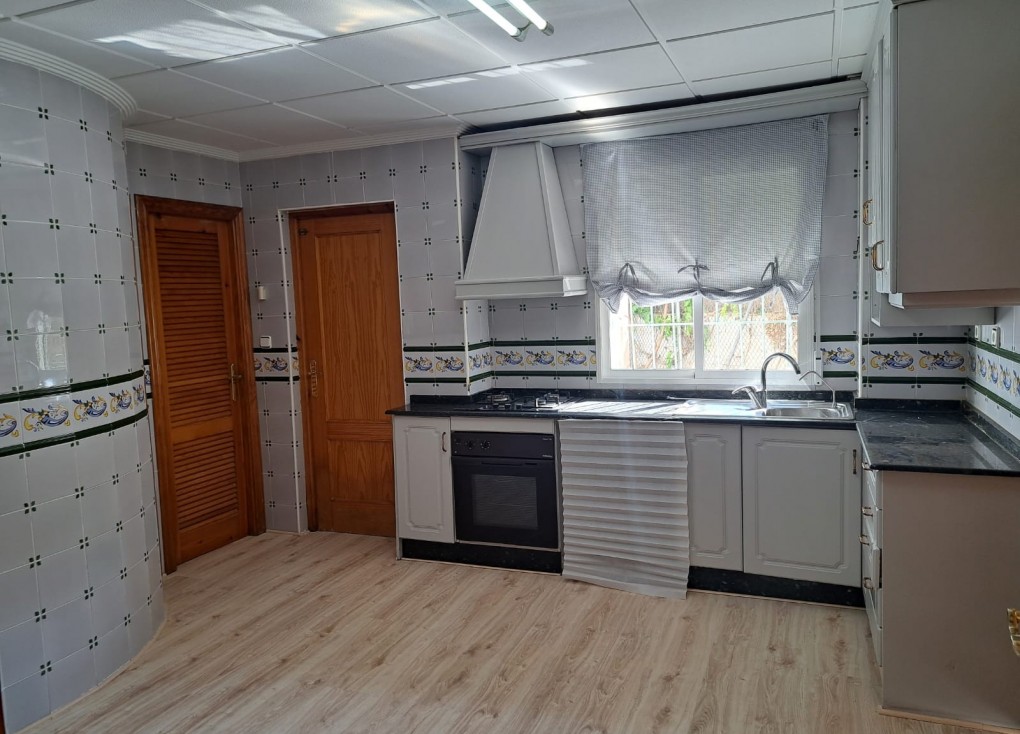 Jälleenmyynti - Erillistalo - Orihuela