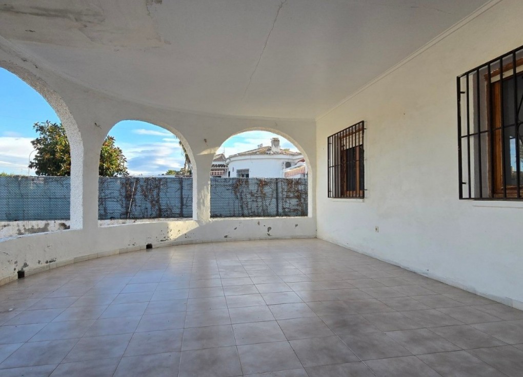 Jälleenmyynti - Erillistalo - Torrevieja - El chaparral