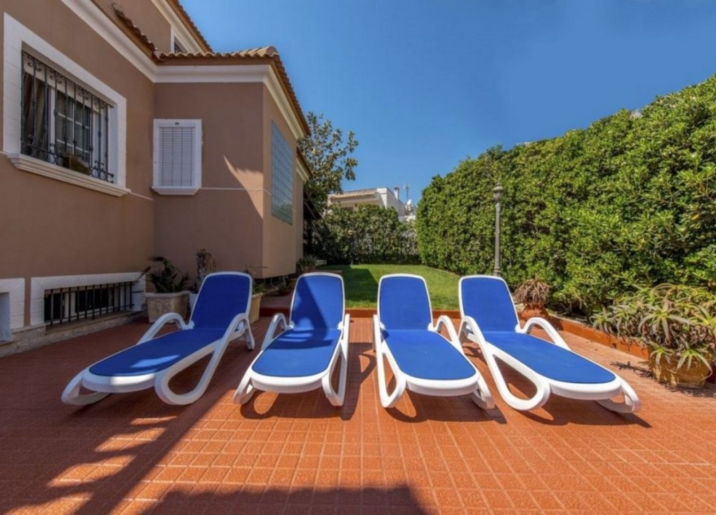 Jälleenmyynti - Erillistalo - Torrevieja - LA MATA