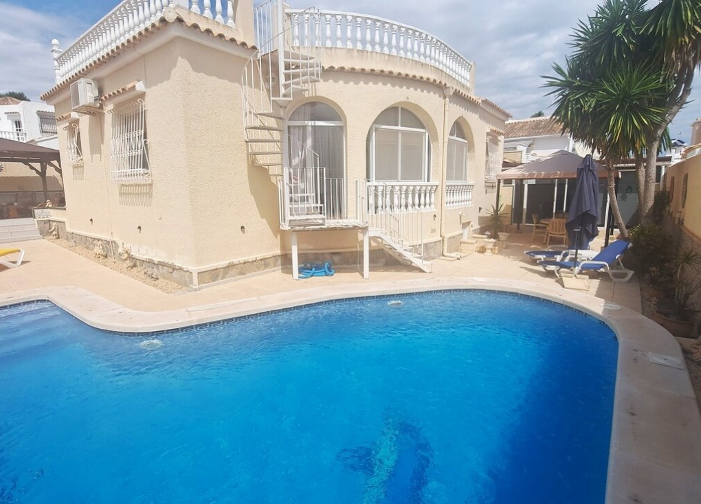 Jälleenmyynti - Erillistalo - Villamartín
