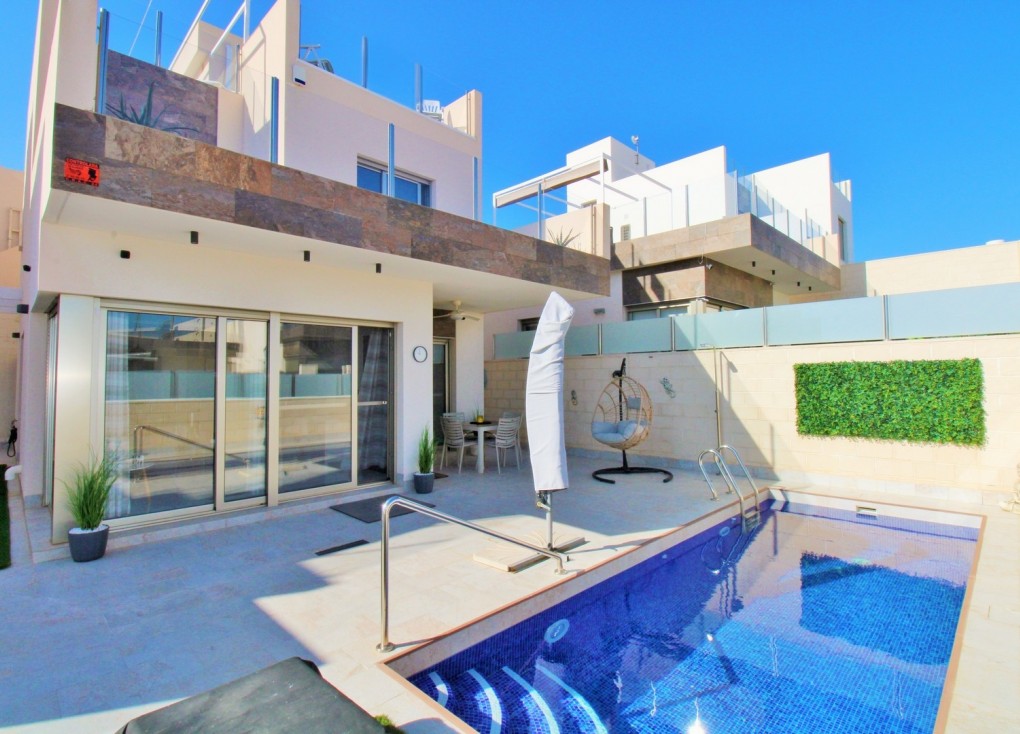 Jälleenmyynti - Erillistalo - Villamartín