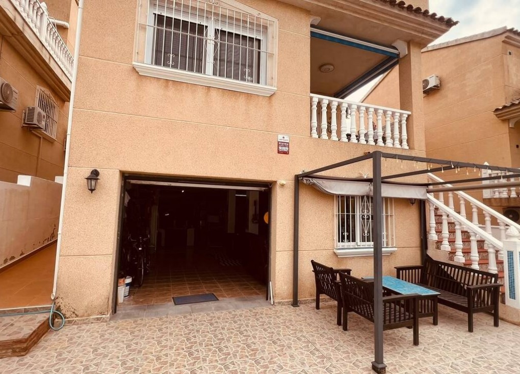 Jälleenmyynti - Erillistalo - Villamartín