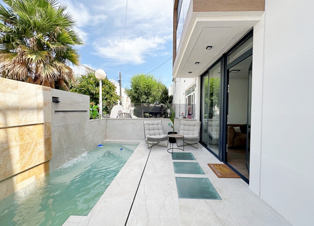 Jälleenmyynti - Paritalo/Rivitalo - Torrevieja - Aguas Nuevas