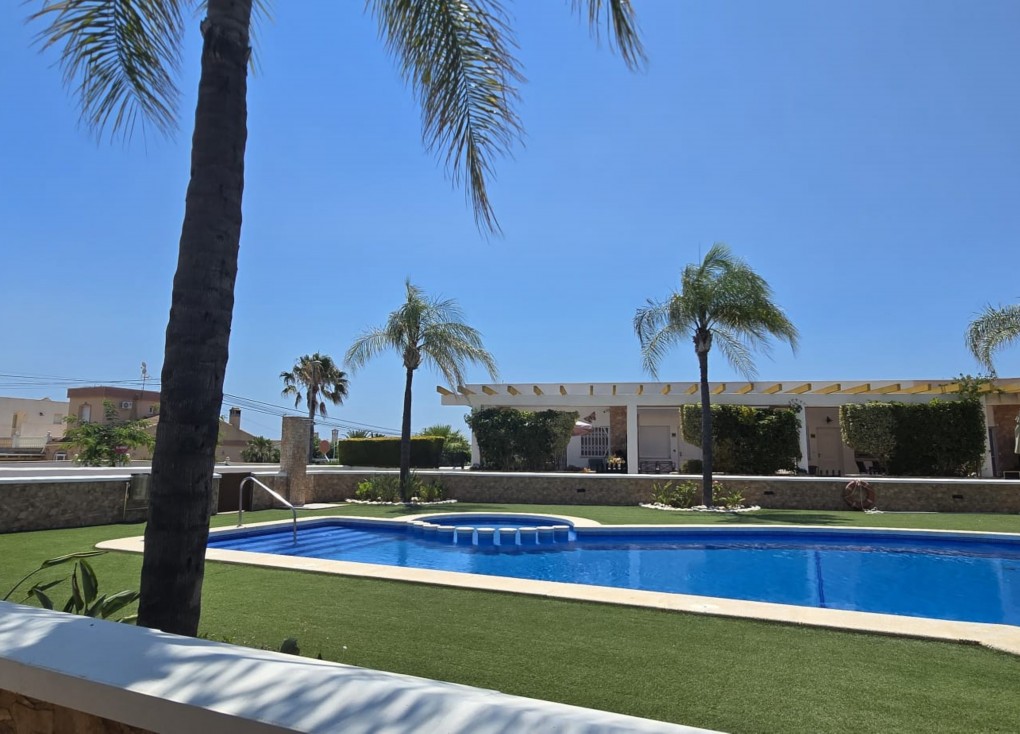 Jälleenmyynti - Terraced house / Townhouse - Orihuela Costa - Mil Palmeras