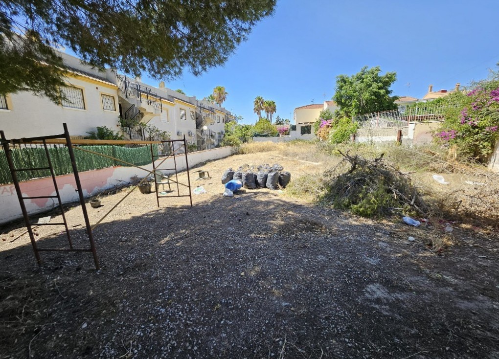 Jälleenmyynti - Tontti - Algorfa