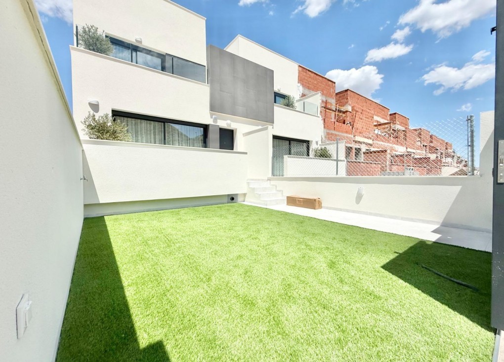 Obra nueva - Casa adosada - Cox