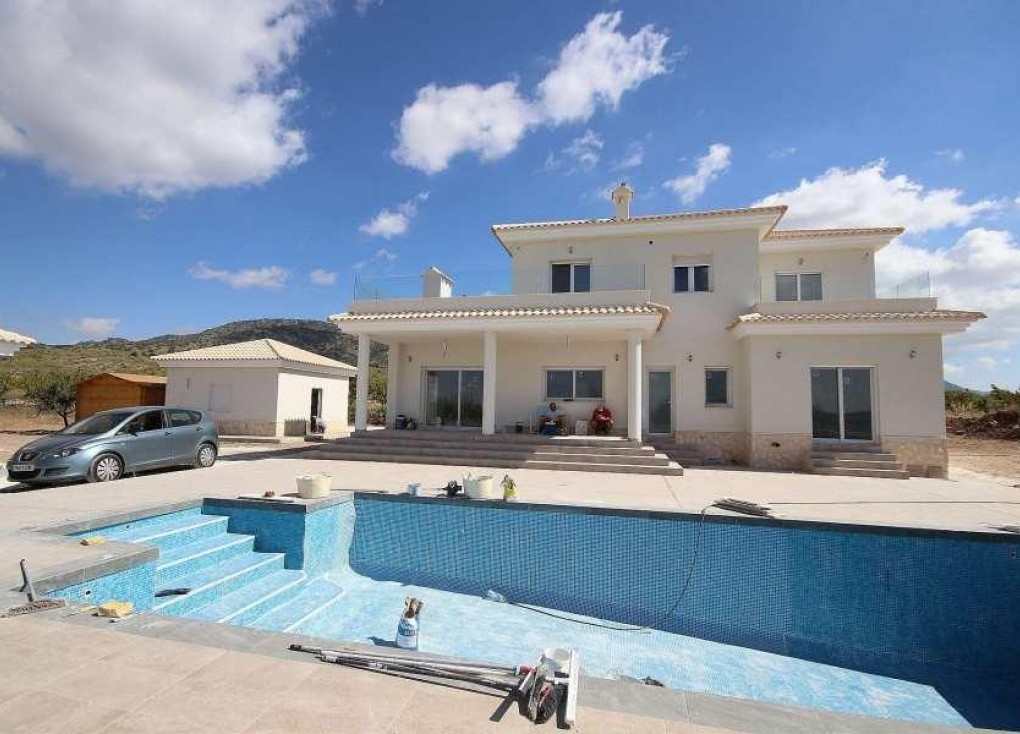 Obra nueva - Chalet - Pinoso