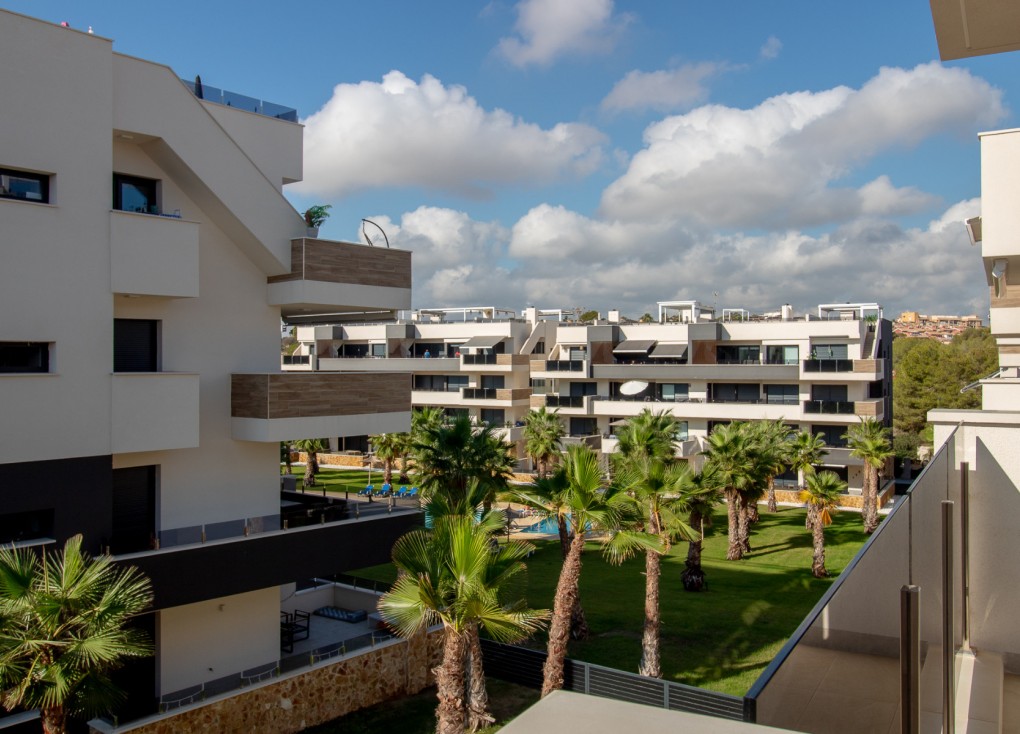 Resale - Apartment - Los Altos